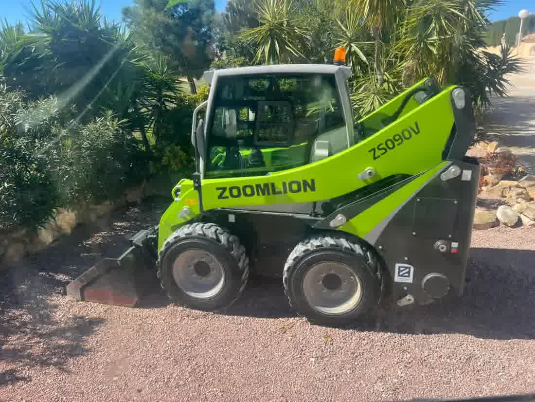 Apertura de zanja en terreno agrícola